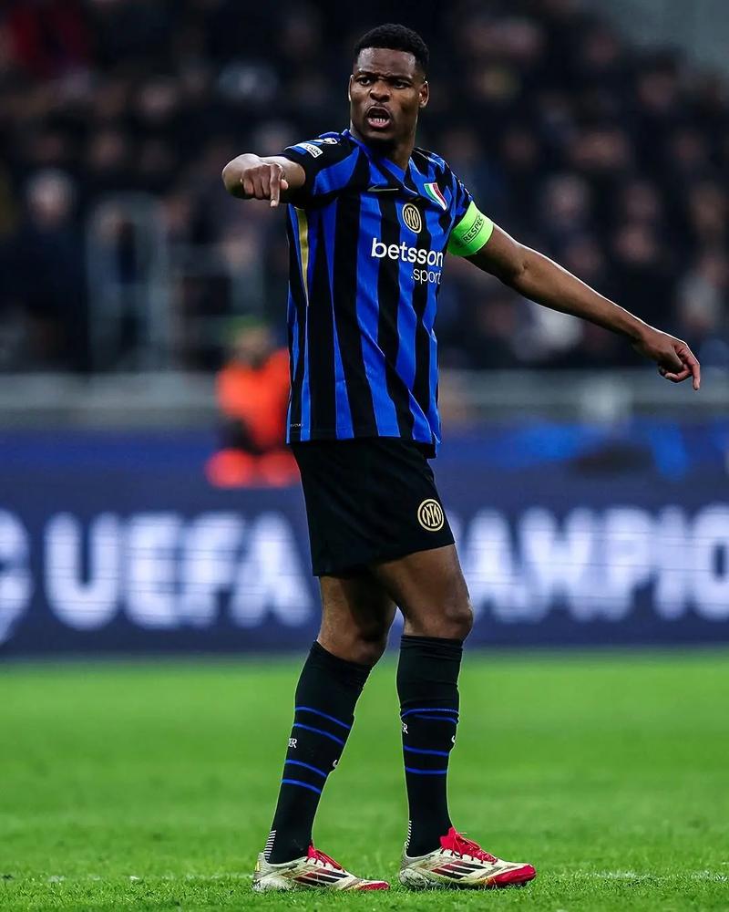 哈维·阿隆索：十二月的考验与超级杯的期待（哈维·阿隆索：迎战十二月考验，剑指超级杯）