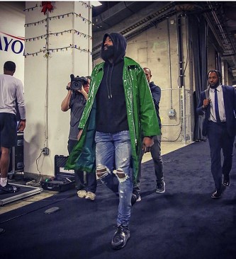 曼城联赛排名升至第二，距榜首阿森纳仅2分（曼城升至联赛第二，距领头羊阿森纳仅差2分）