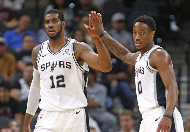 状元连线！浓眉篮下高抛助攻弗拉格空接得分（状元联动！浓眉禁区高抛妙传助弗拉格空接得分）