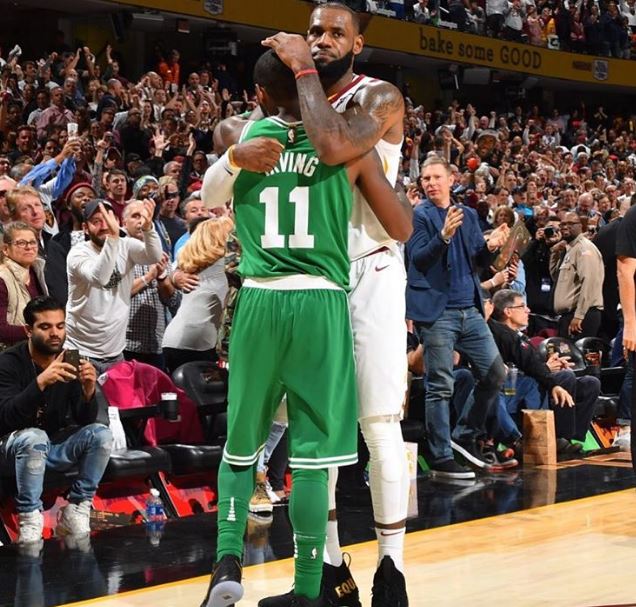 足球国足球员获赞：比赛态度专业（国脚获赞：比赛态度十分专业）