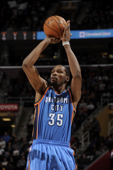 毕尔巴鄂竞技对阵马德里竞技：西甲第15轮巅峰对决，谁能笑到最后？（西甲第15轮焦点战：毕尔巴鄂竞技PK马德里竞技，胜者花落谁家？）